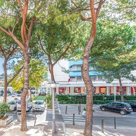 Hotel Zanarini In Centro A Riccione Exterior foto