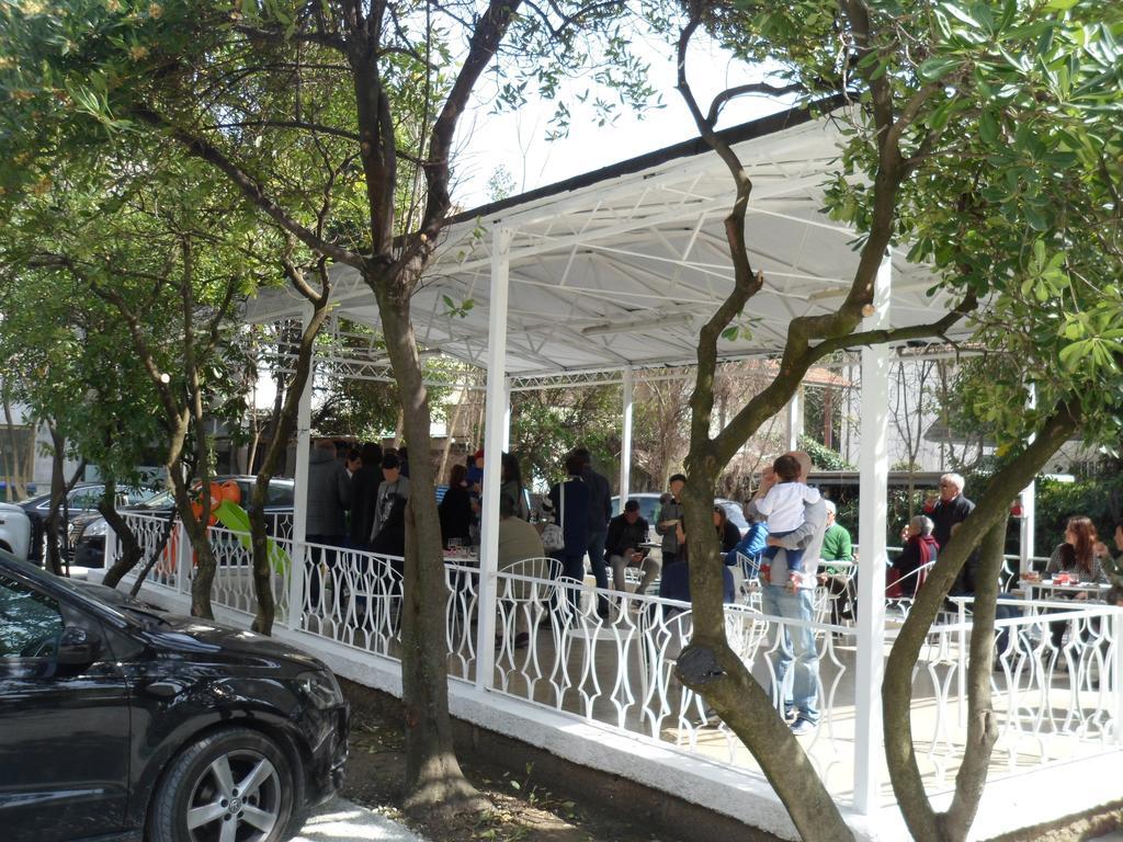 Hotel Zanarini In Centro A Riccione Exterior foto