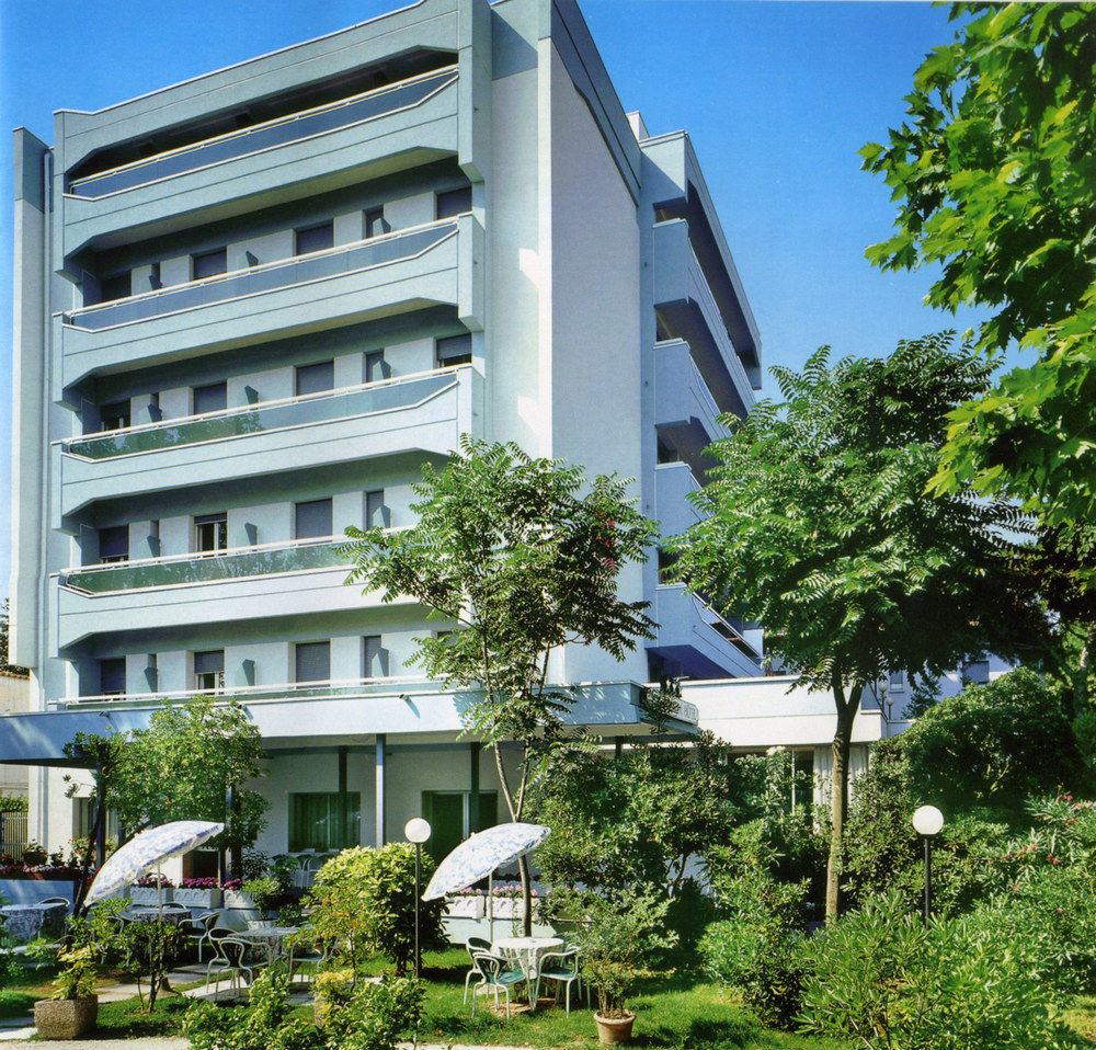 Hotel Zanarini In Centro A Riccione Exterior foto