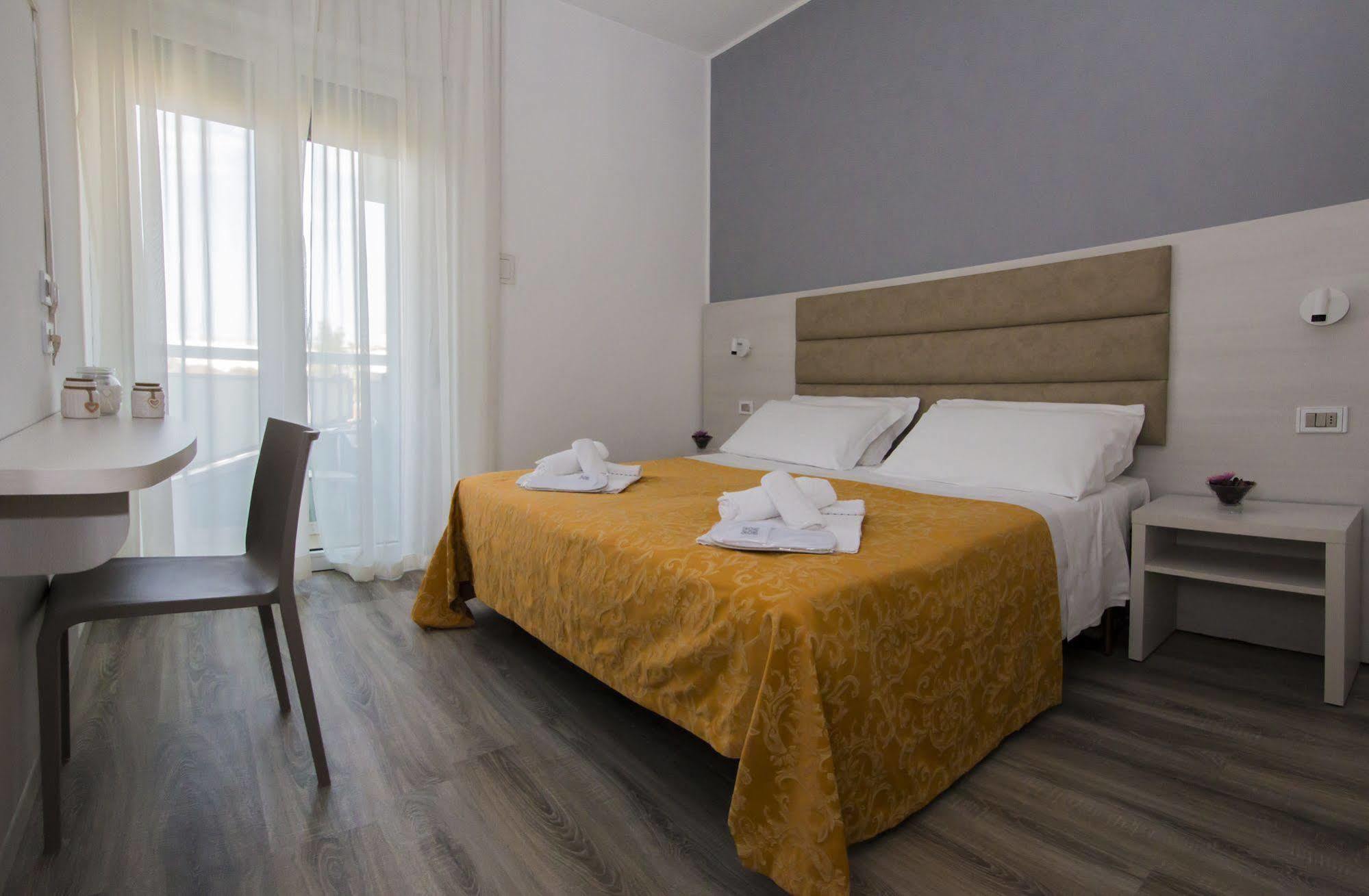 Hotel Zanarini In Centro A Riccione Exterior foto